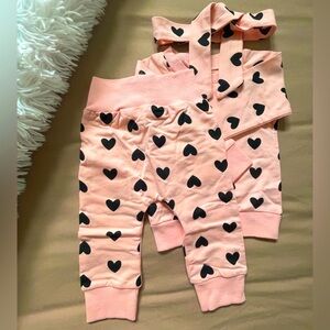 🛍️ 3 for $12 NWT Baby 3 piece long sleeve pink heart set with pockets!!!